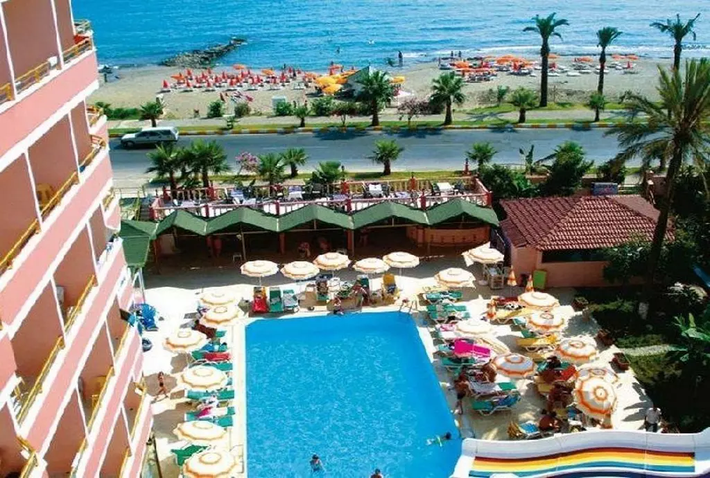 grand bayar beach_shabavizparvaz_01.jpg